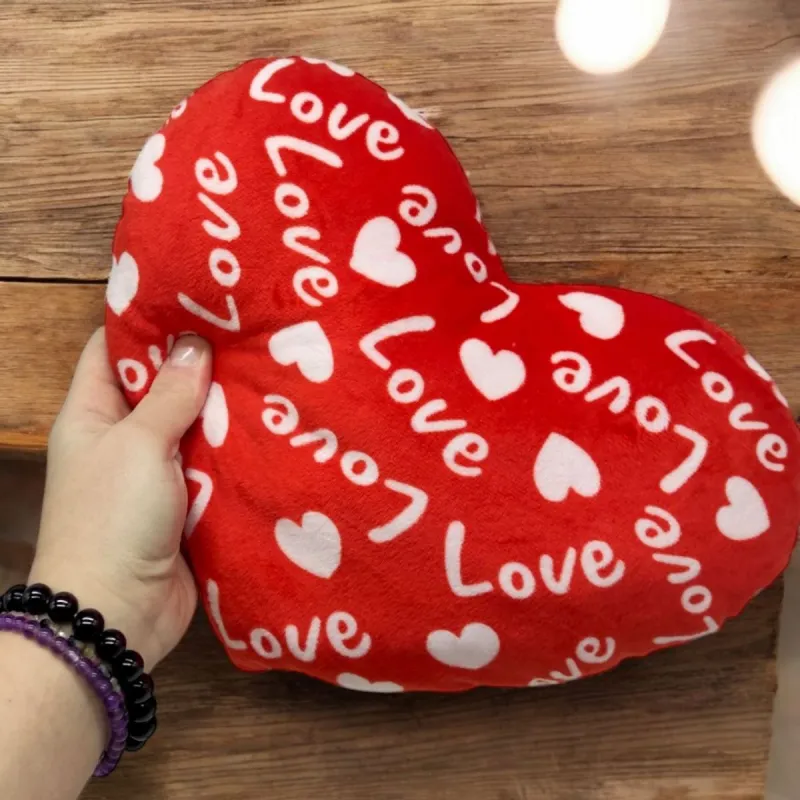 Іграшка м’яка "Серце Love" розмір М (26х8х18 см)