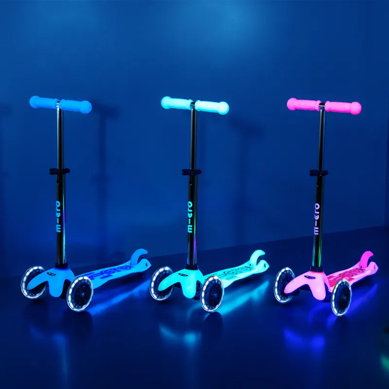 Самокат Micro серії Mini Deluxe Glow LED – Морозний рожевий