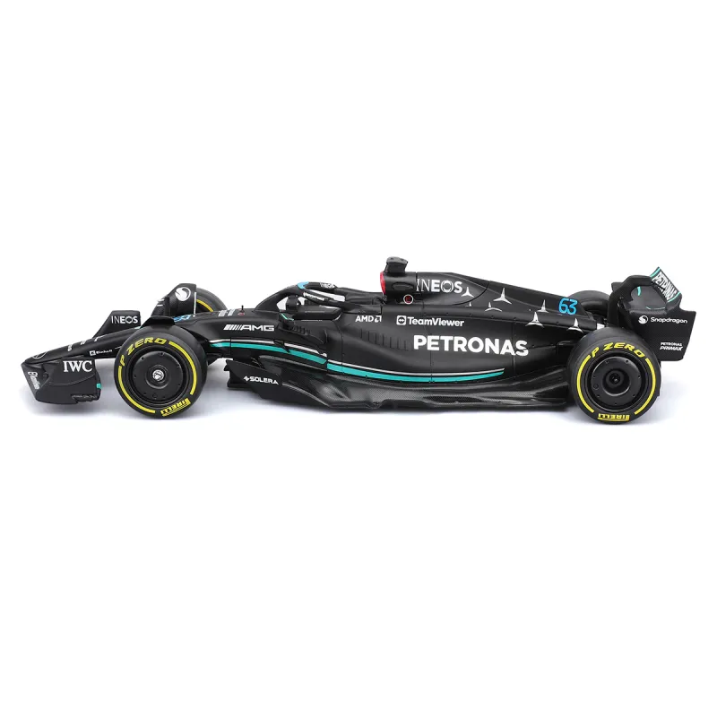 Автомодель з фігуркою - Mercedes-AMG F1 W14 E Performance (1:24)