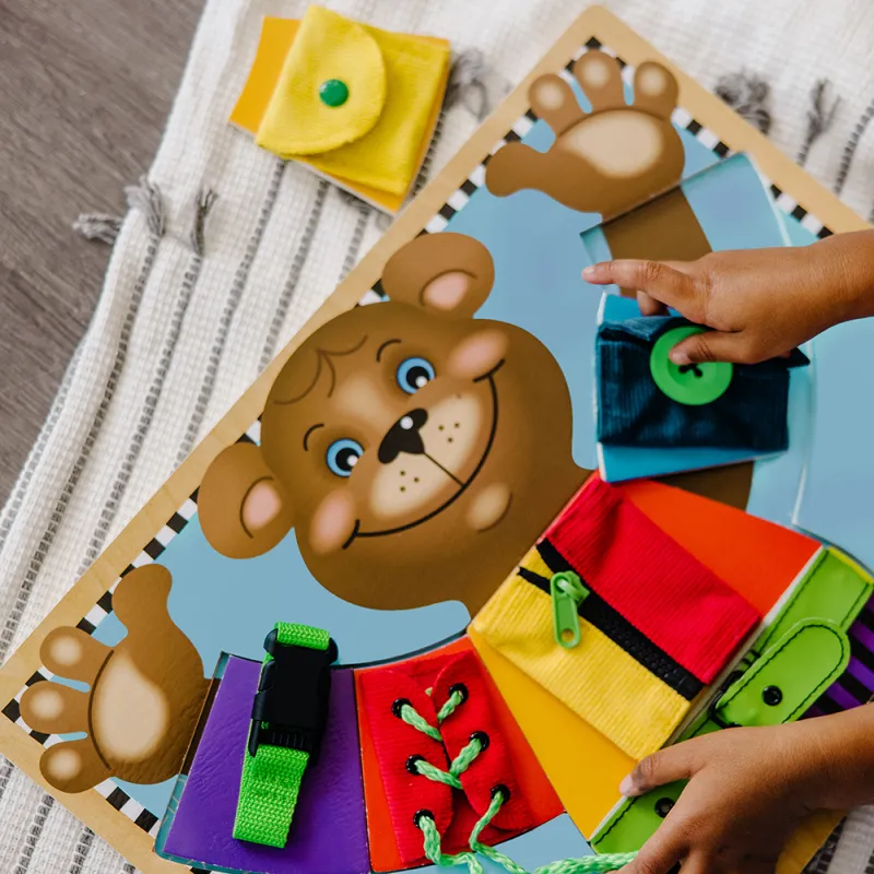 Melissa & Doug: Дерев’яна дошка з застібками