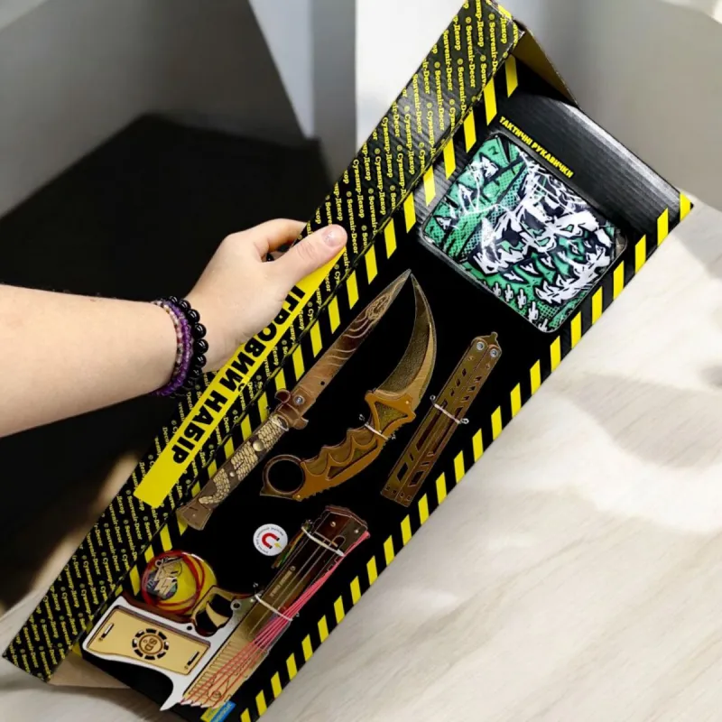 Ігровий набір "BIG BOX Gold 2", деревʼяний - резинкостріл, ножі, рукавички, брелок